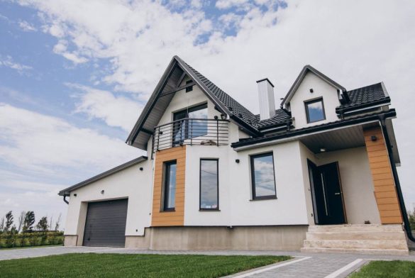 Maison individuelle moderne avec garage et jardin pour un achat immobilier deuxième couronne prix attractif.